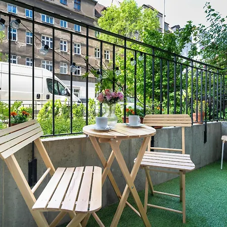 Apartment Chelmonskiego Studio With Netflix Near Mtp By Renters Poznan