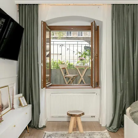Chelmonskiego Studio With Netflix Near Mtp By Renters Poznań